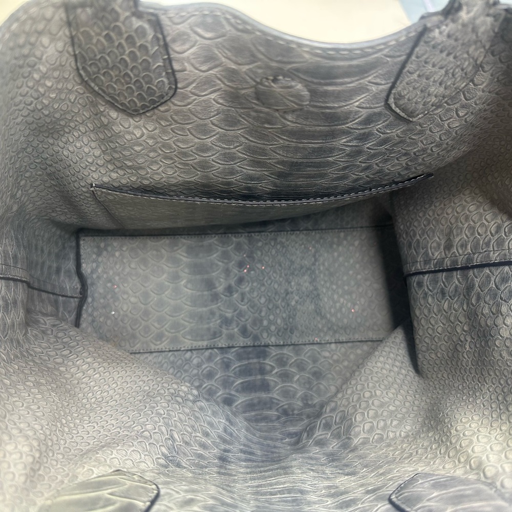 London Fog Reversible Tote Bag Black Pebbled Gray Snakeskin Large Shoulder Bag - Picture 9 of 14